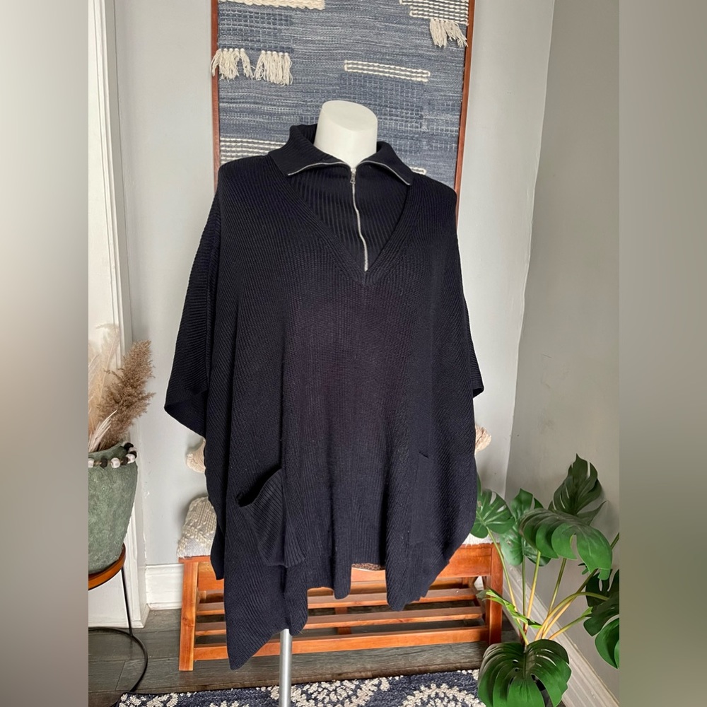 SANDRO Black ponchó Sz XL half zíper in front